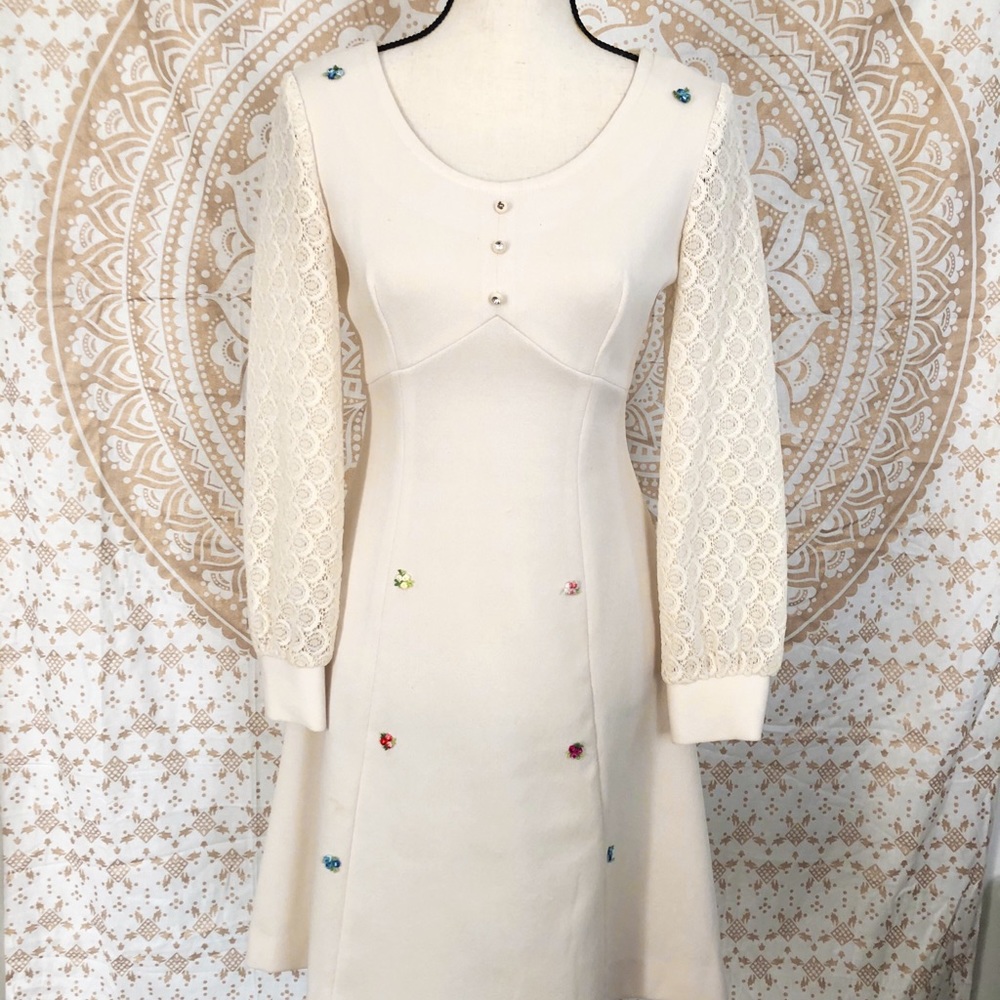 Vintage 70’s Dress baby doll style lace